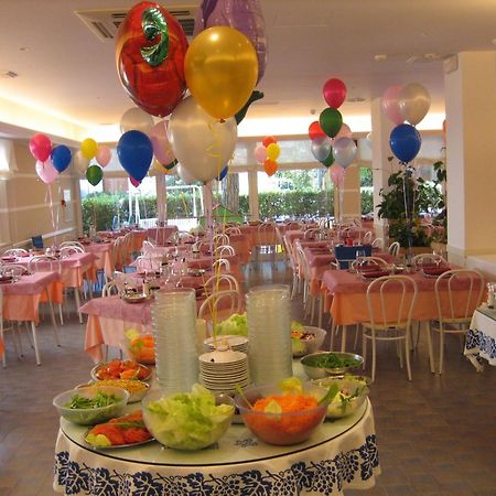 Hotel Nives リッチョーネ エクステリア 写真
