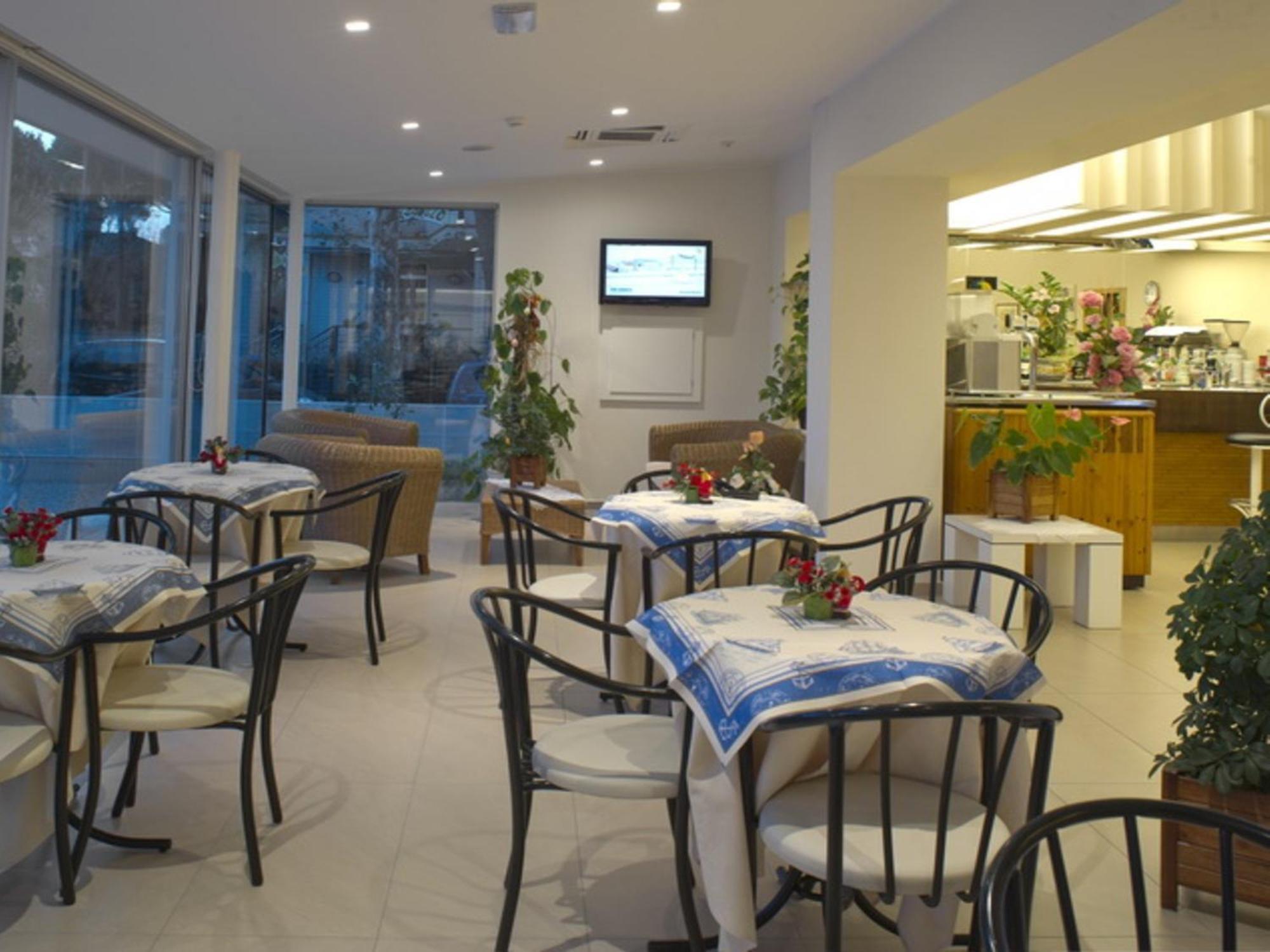 Hotel Nives リッチョーネ エクステリア 写真