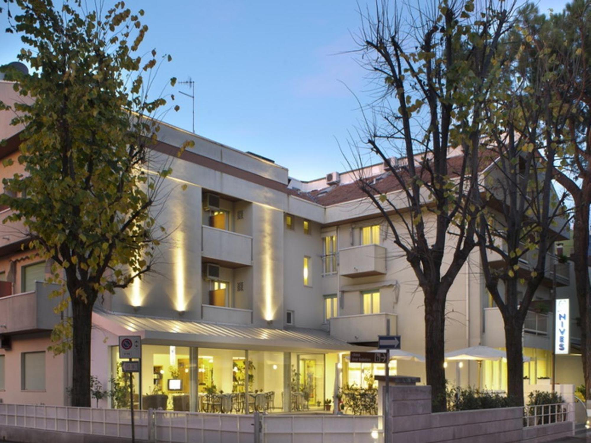 Hotel Nives リッチョーネ エクステリア 写真